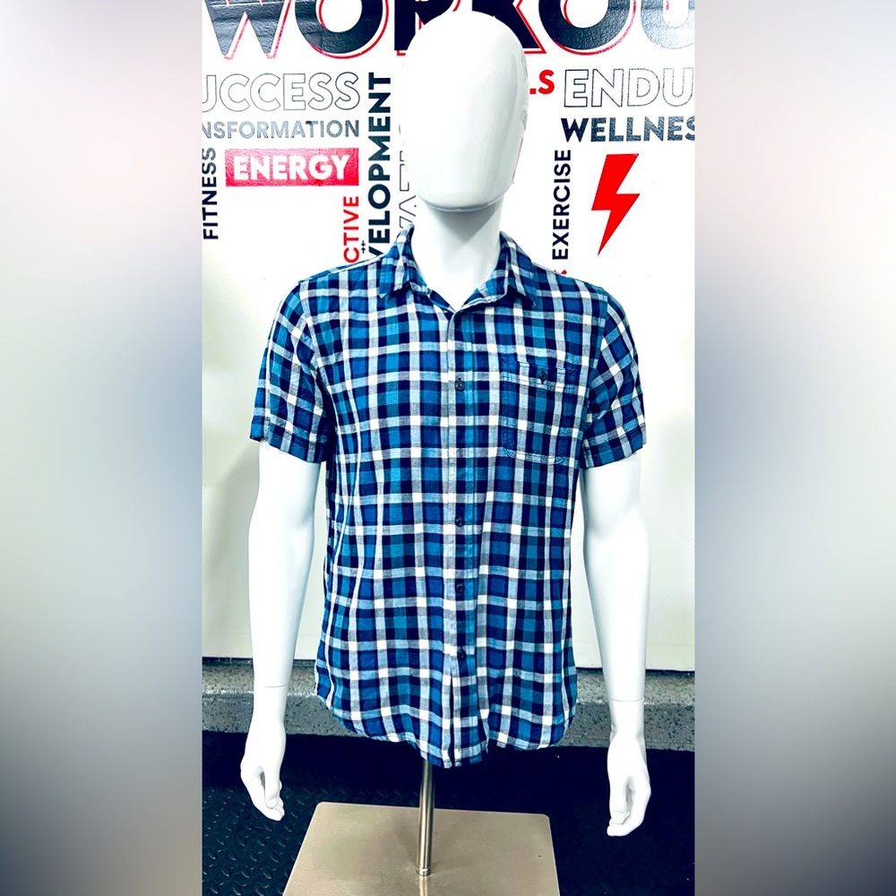 American Rag Short Sleeve Collared Polo Shirt for Mens. Size Medium, Color Blue.